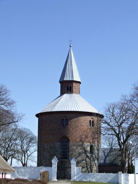 Fil:Bjernede Rundkirke.jpg