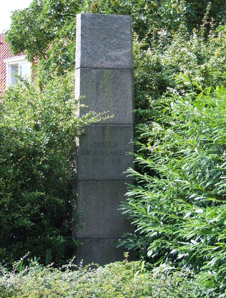 Fil:Niels-Bransager-Mindesten.jpg