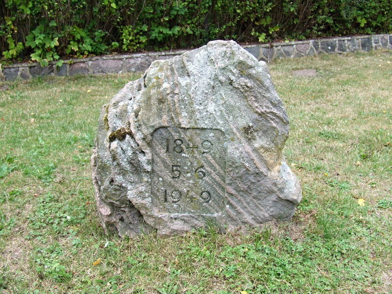 Fil:Grundlovsstenen-Ørslev.jpg