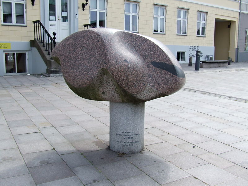 Fil:Granit-ved-Postgården.jpg
