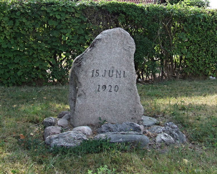 Fil:Mulstrup-Genforeningssten.jpg