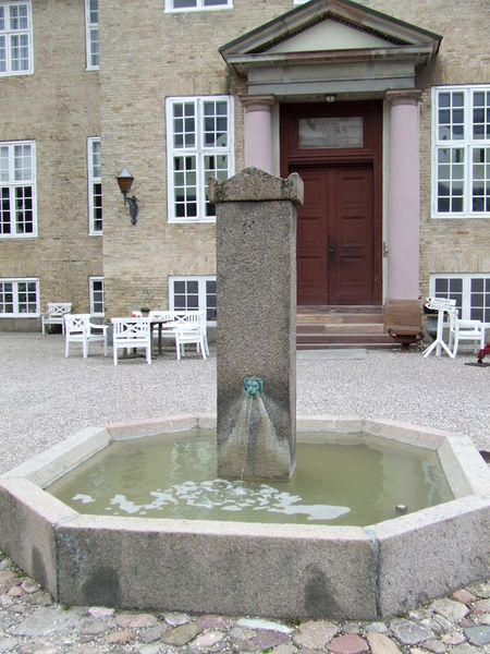 Fil:Skjoldenæsholm-Vandkunst.jpg