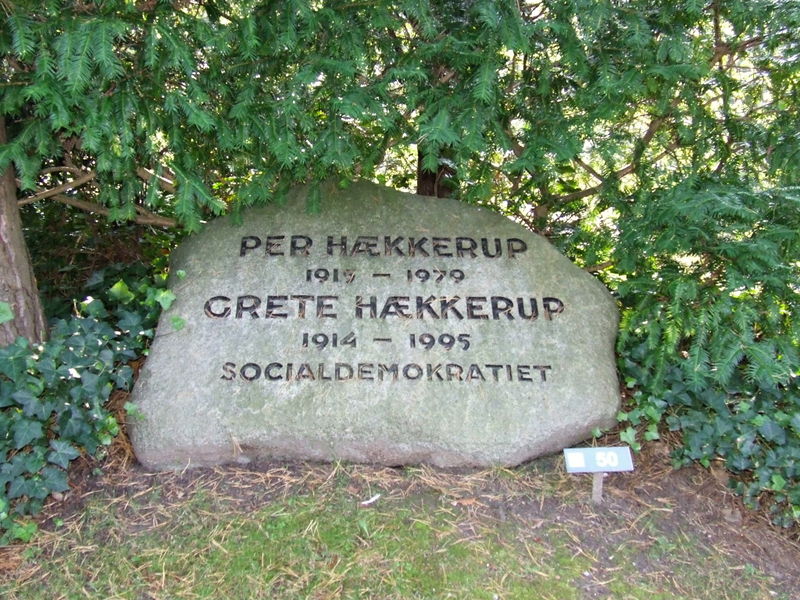 Fil:Per-Hækkerup-gravsted.jpg