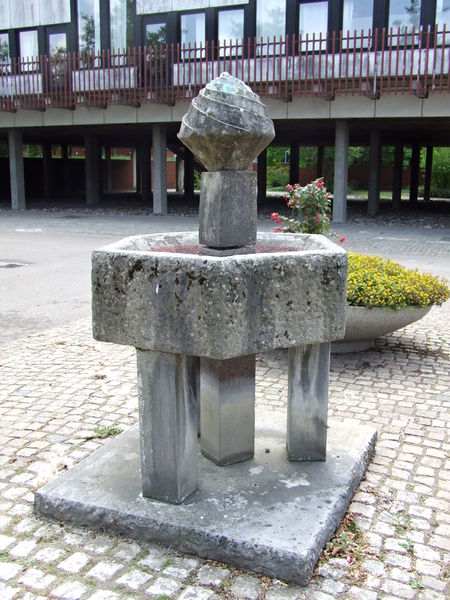 Fil:Vandkunst-Ved-Ringsted-Sygehus.jpg
