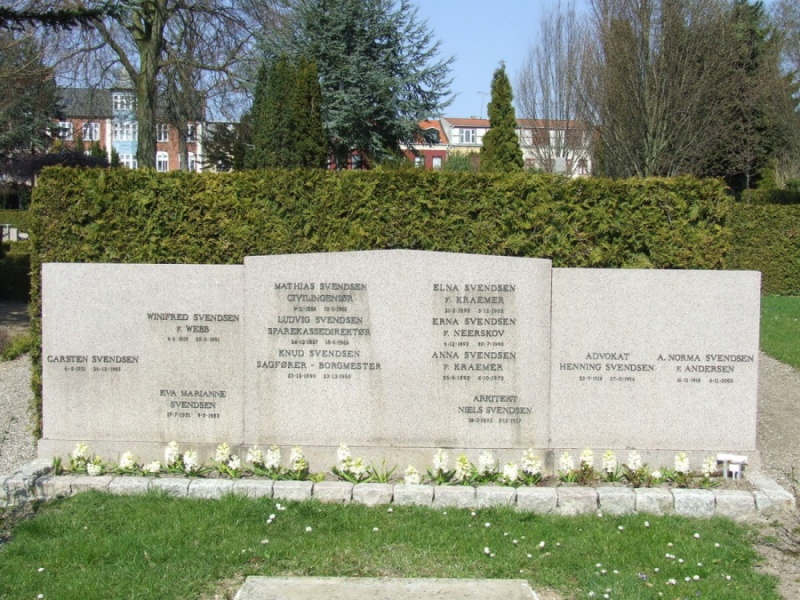 Fil:Knud-Svendsen-gravsten.jpg