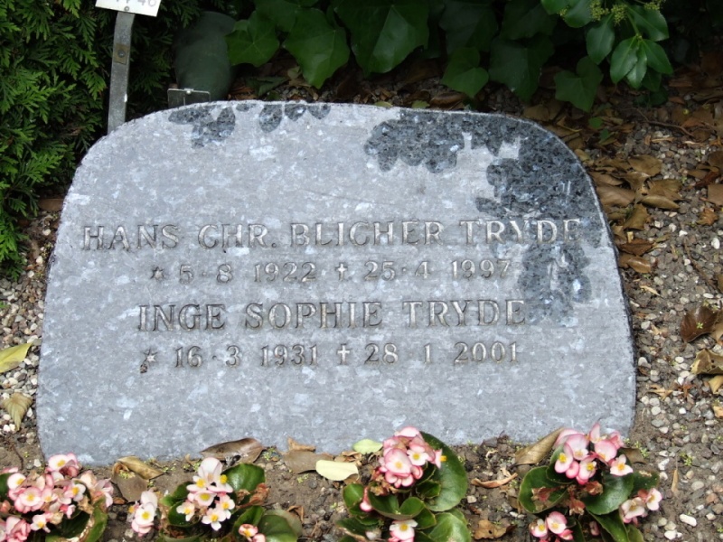 Fil:Hans-Tryde-gravsted.jpg