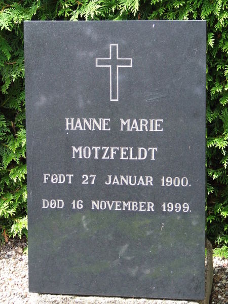 Fil:Gravsten-over-Hanne-Marie-Motzfeldt.jpg