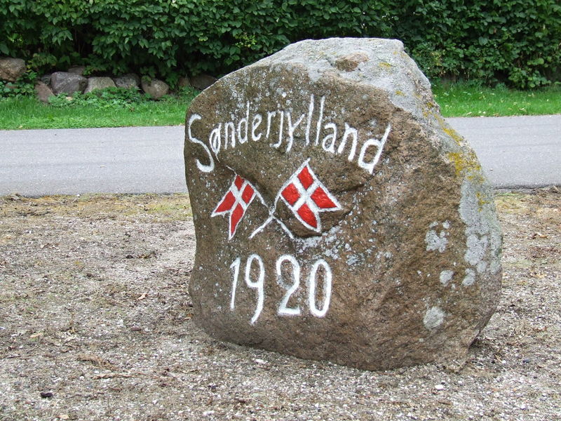 Fil:Haraldsted-Genforeningssten.jpg