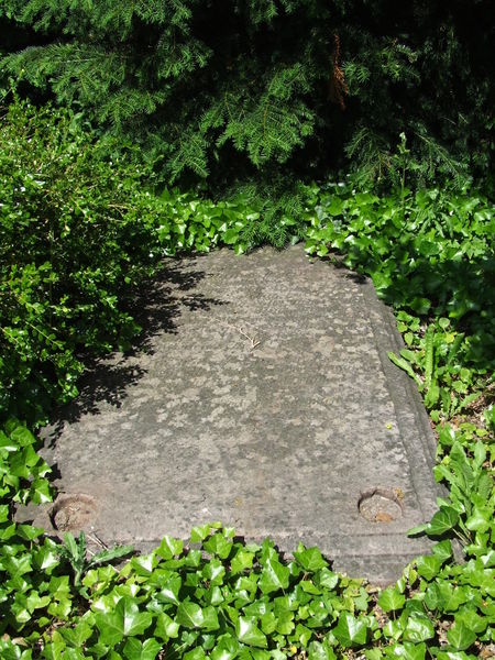 Fil:Peter-Motzfeldt-Gravsten.jpg