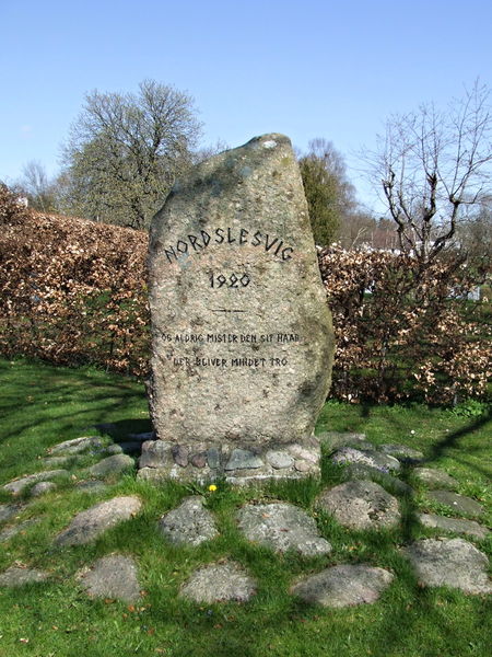 Fil:Vigersted-genforeningssten.jpg