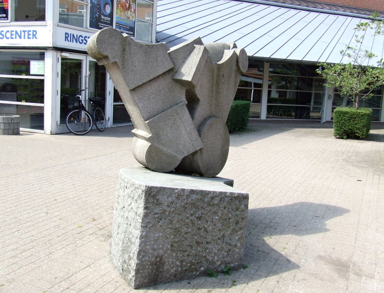 Fil:Skulptur-ved-Kogrescenteret.jpg