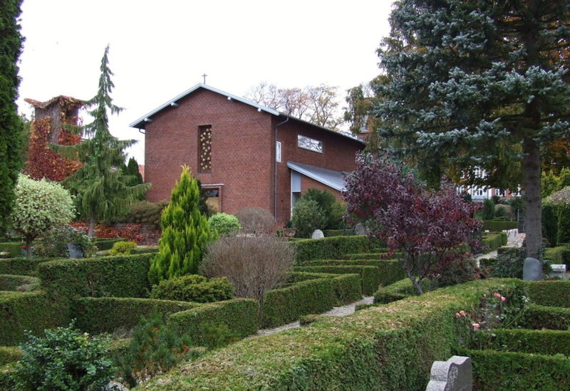Fil:Kapellet-på-Ringsted-kirkegård.jpg